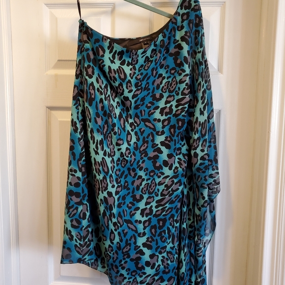 One shoulder, blue leopard mini dress - Picture 4 of 4